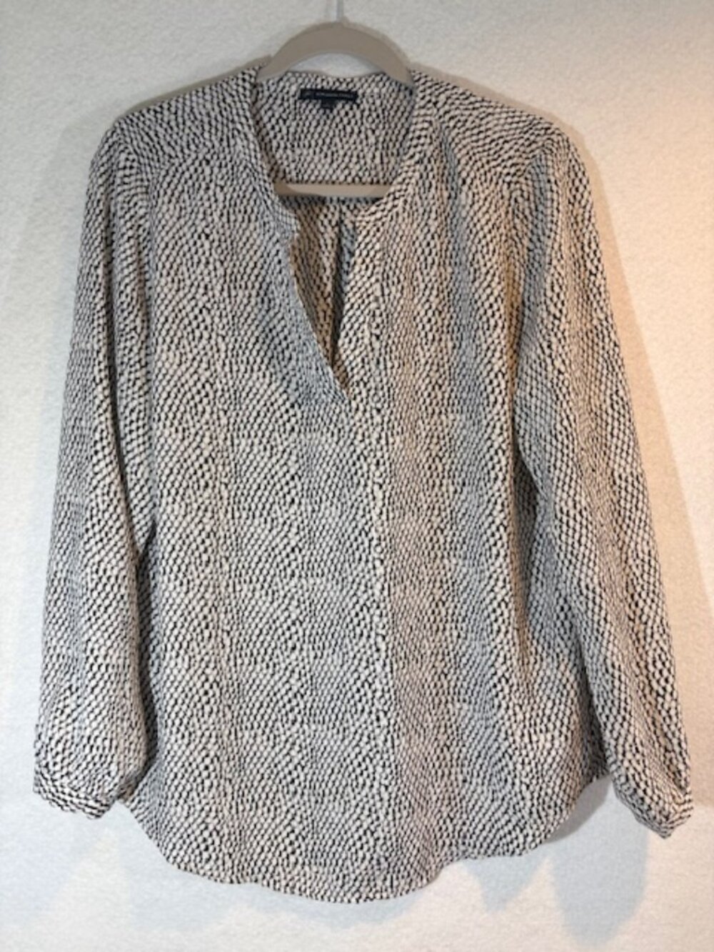 Adrianna Papell Blouse V-Neck Long Sleeve White Black Gray Size Large